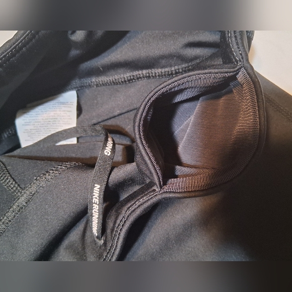 EUC - NIKE - Dri Fit Capri Cropped Black Yoga Workout Leggings - Women Medium - Picture 9 of 14